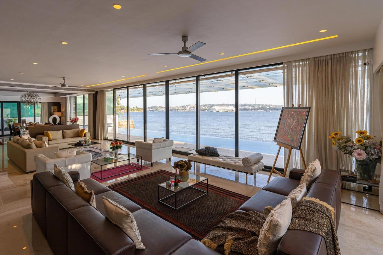 Oceanic Sunsets With River View, Comp Breakfast & Infinity Pool At Stayvista Verem Esterno foto