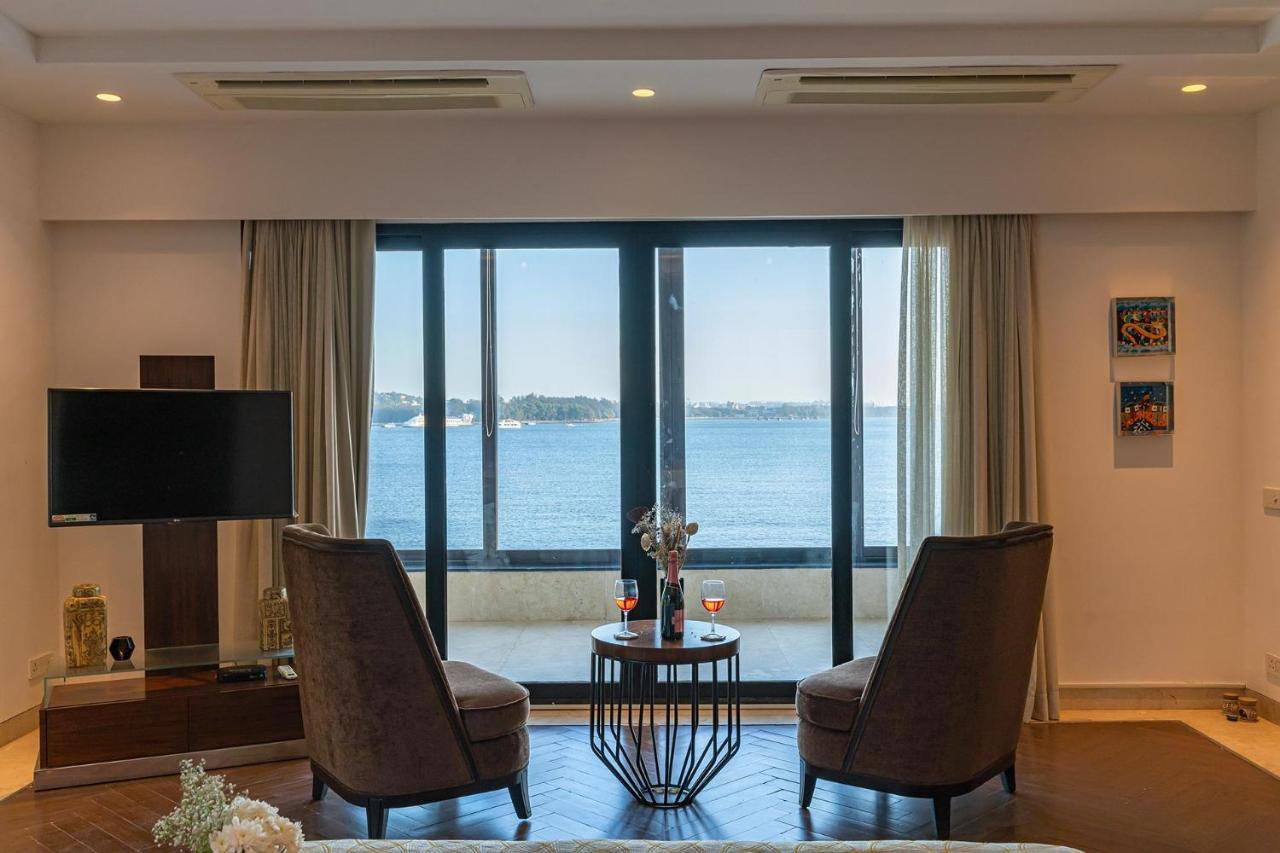 Oceanic Sunsets With River View, Comp Breakfast & Infinity Pool At Stayvista Verem Esterno foto